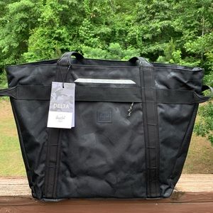 Camo Herschel Tote